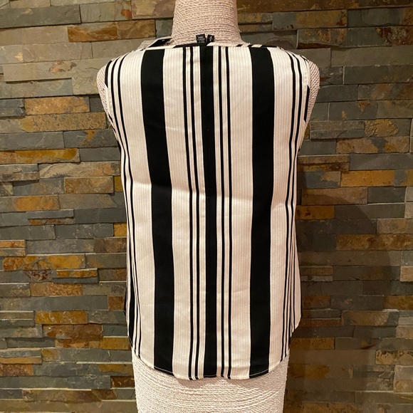 Theory Zelia Top (2 sizes) NWT - Picture 4 of 7